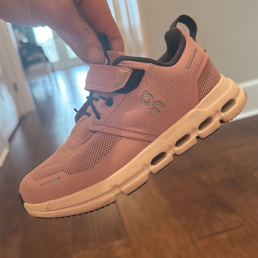 Kids on cloud good condition size 12.5